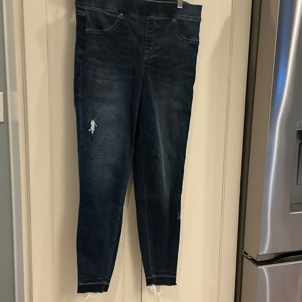 Spanx Women’s pull on jeans, size large.